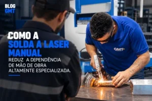Operador treinado pela GMT soldando tubo de inox com máquina de solda a laser manual
